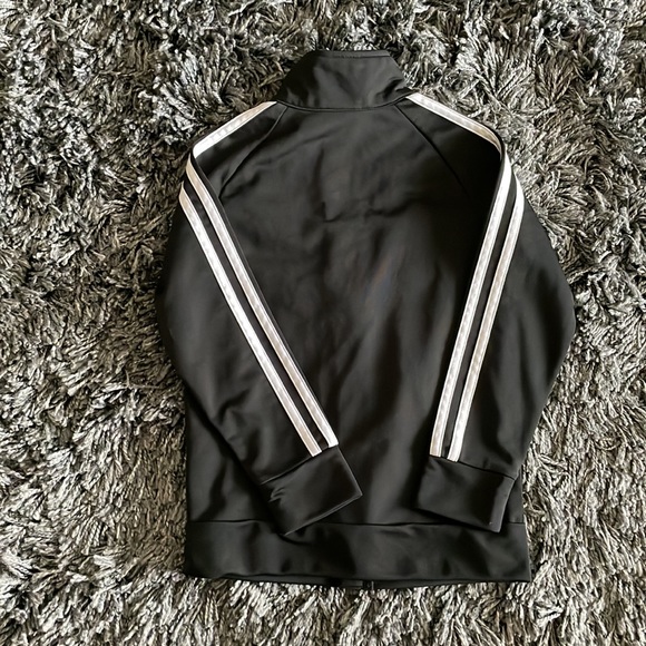 Boys Adidas size 5 Never worn - Picture 2 of 2